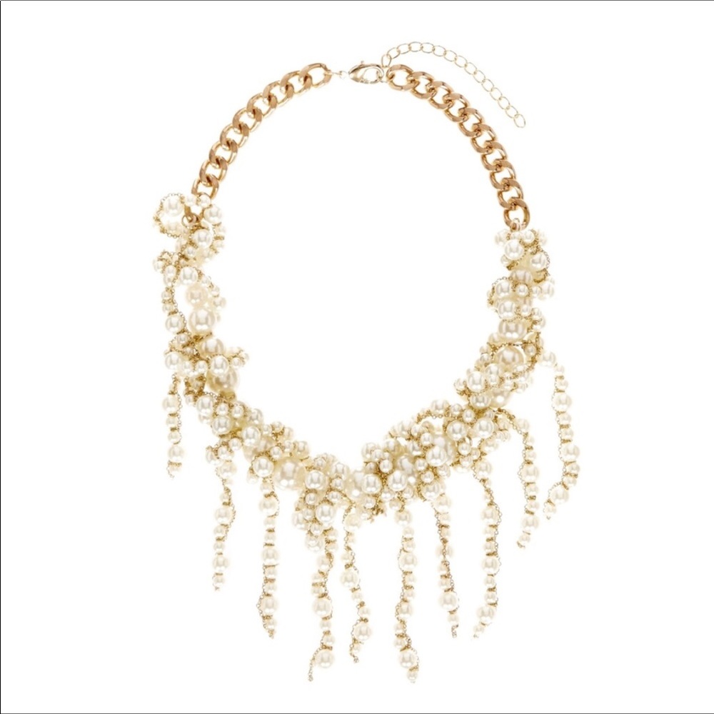 Elegant Ladies Pearl Necklace